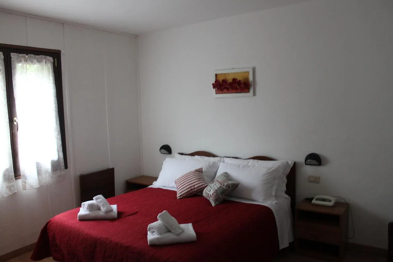 Hotel La Croce Abbadia San Salvator 3*,